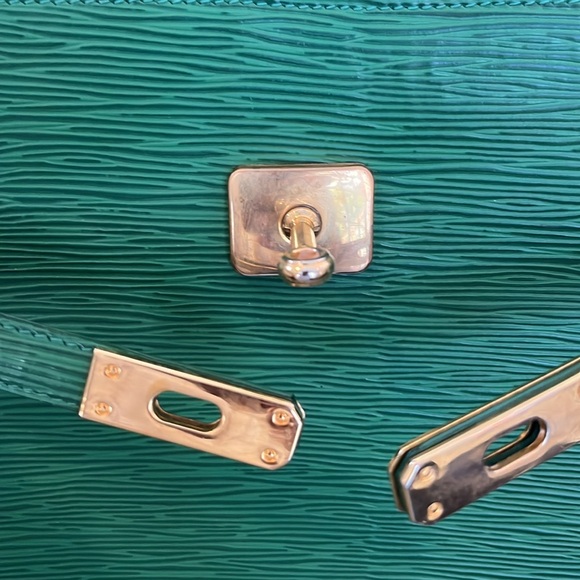 In French style this lovely bag  is in excellent condition with minor wear. - Picture 13 of 16